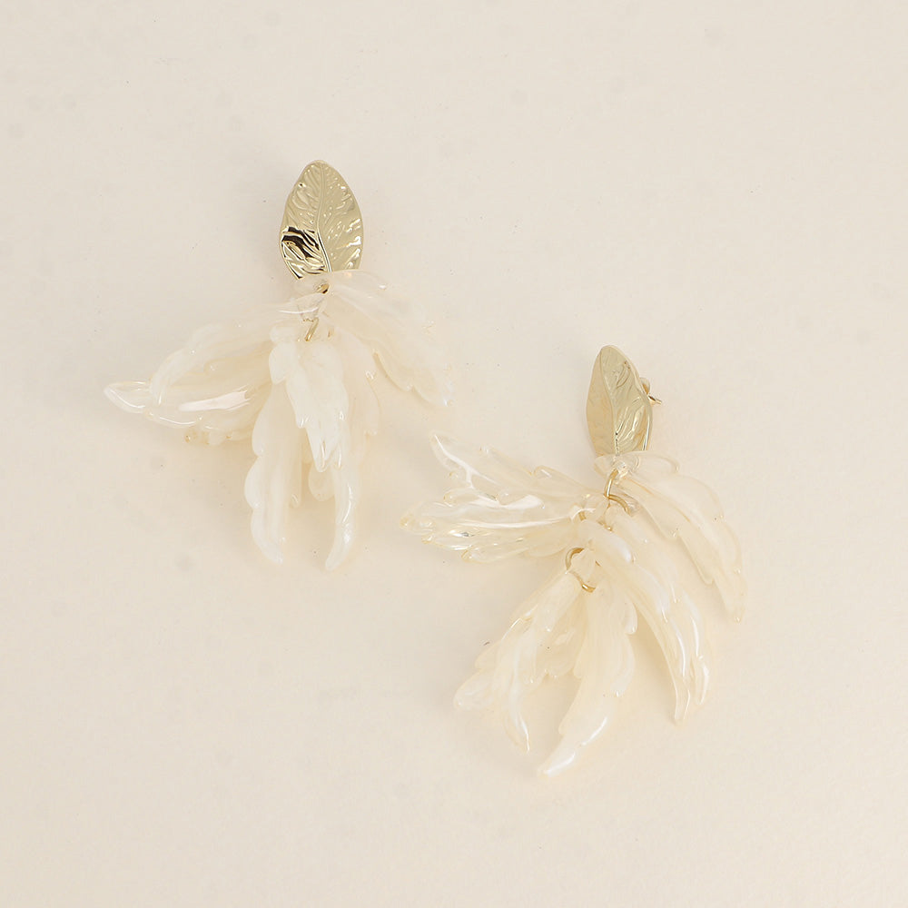 Boucles pendantes - feuillage texturé et de pièces pendantes en acétate beige 30x90 mm