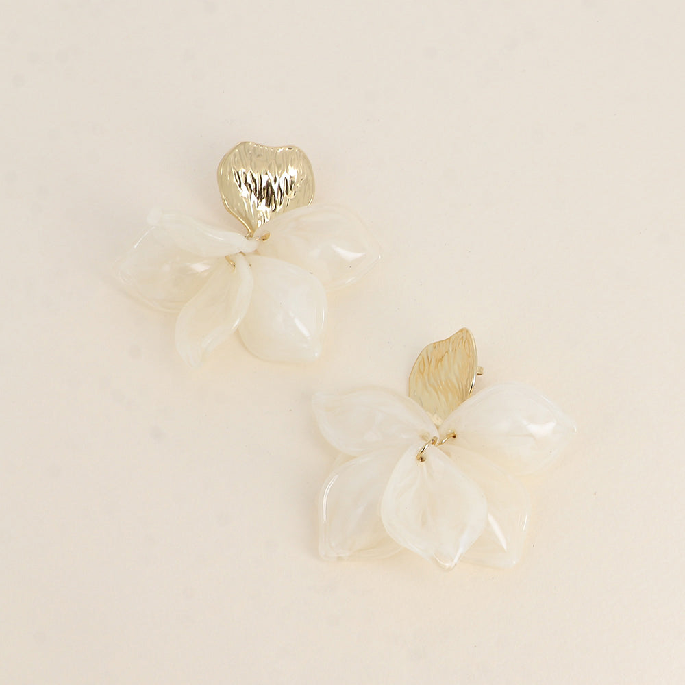 Boucles pendantes - pièce texturée et de pièces pendantes en acétate beige 60x75 mm