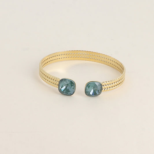 Jonc orné de cristaux de Swarovski® - Pine green ignite - Dimensions du jonc : 6 x 5 cm - Hauteur du jonc: 8 mm - Dimensions des cristaux : 12 x 12 mm