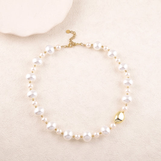Collier avec avec des perles en résine 42+5 cm
