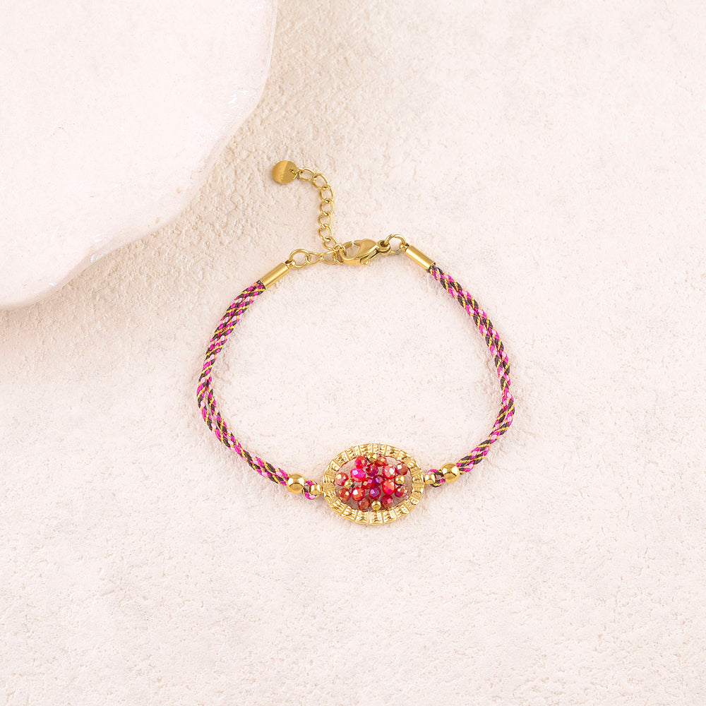 Bracelet double rangs sur cordon avec anneau ovale texturé et perles en pâtes de verre