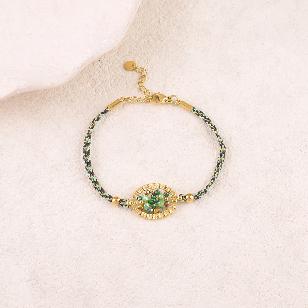 Bracelet double rangs sur cordon avec anneau ovale texturé et perles en pâtes de verre