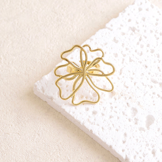 Bague avec pièce forme fleur ajourée