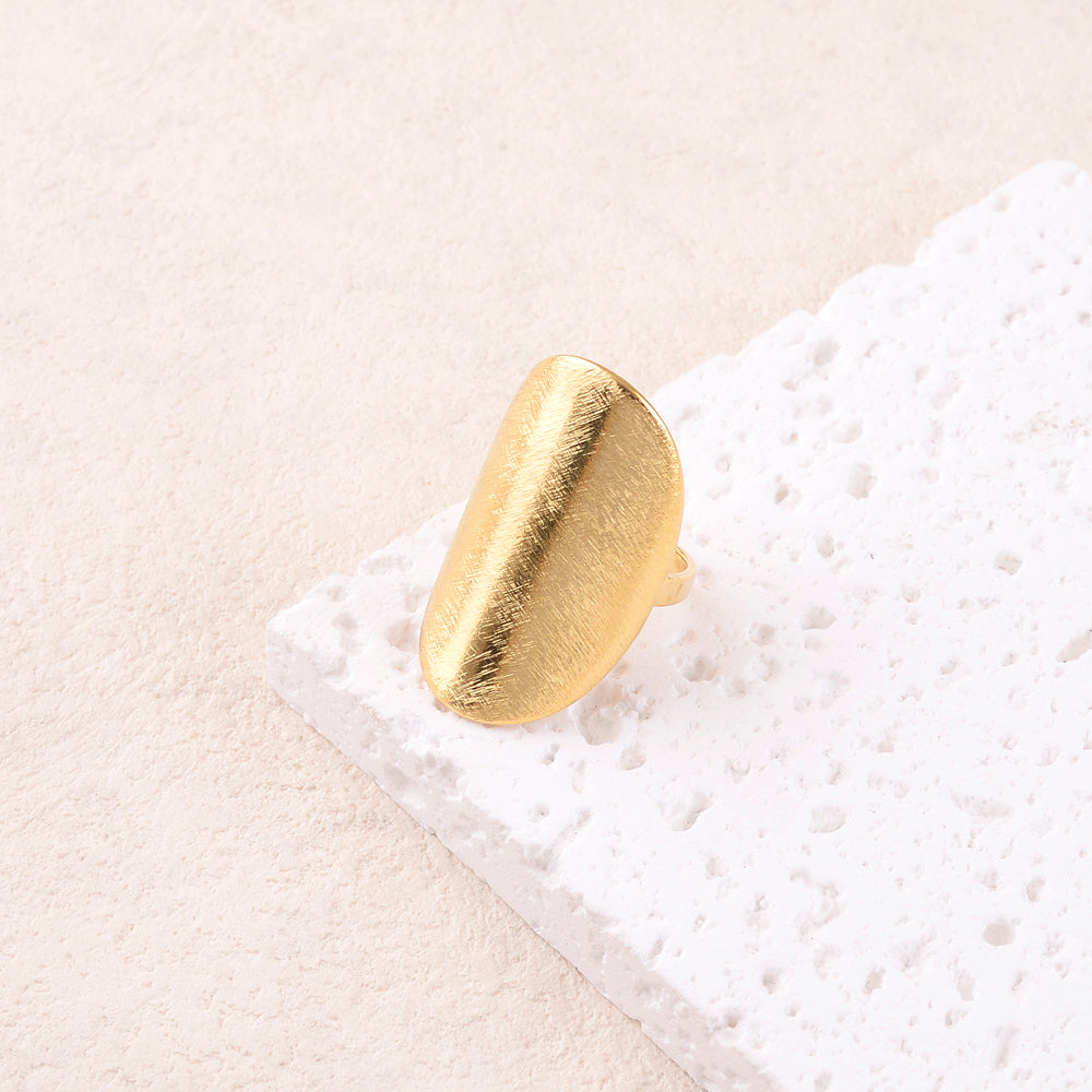 Bague avec pièce geométrique brossée