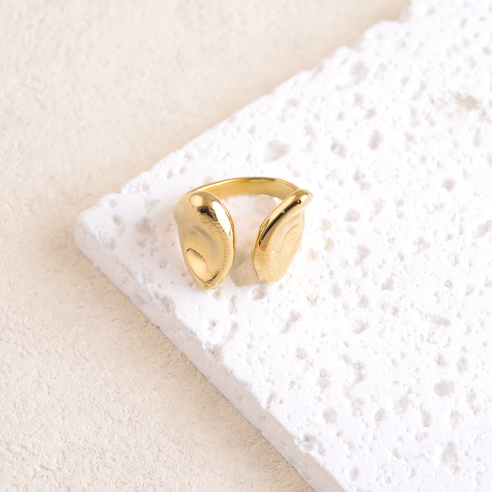 Bague avec pièce geométrique brossée