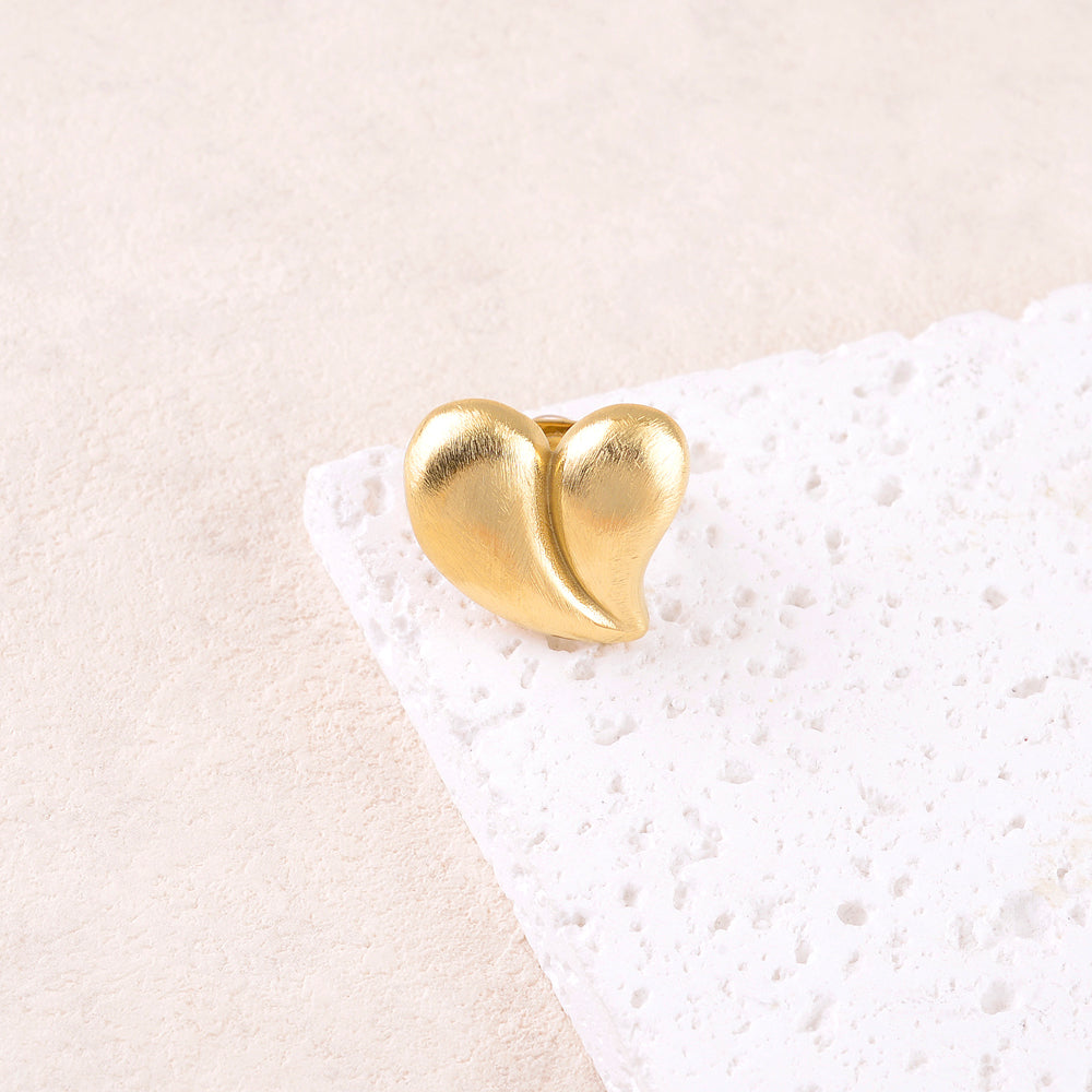 Bague avec pièce cœur brossée
