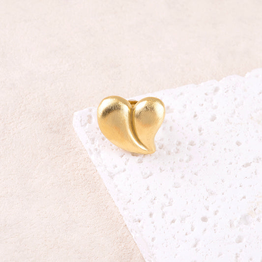 Bague avec pièce cœur brossée