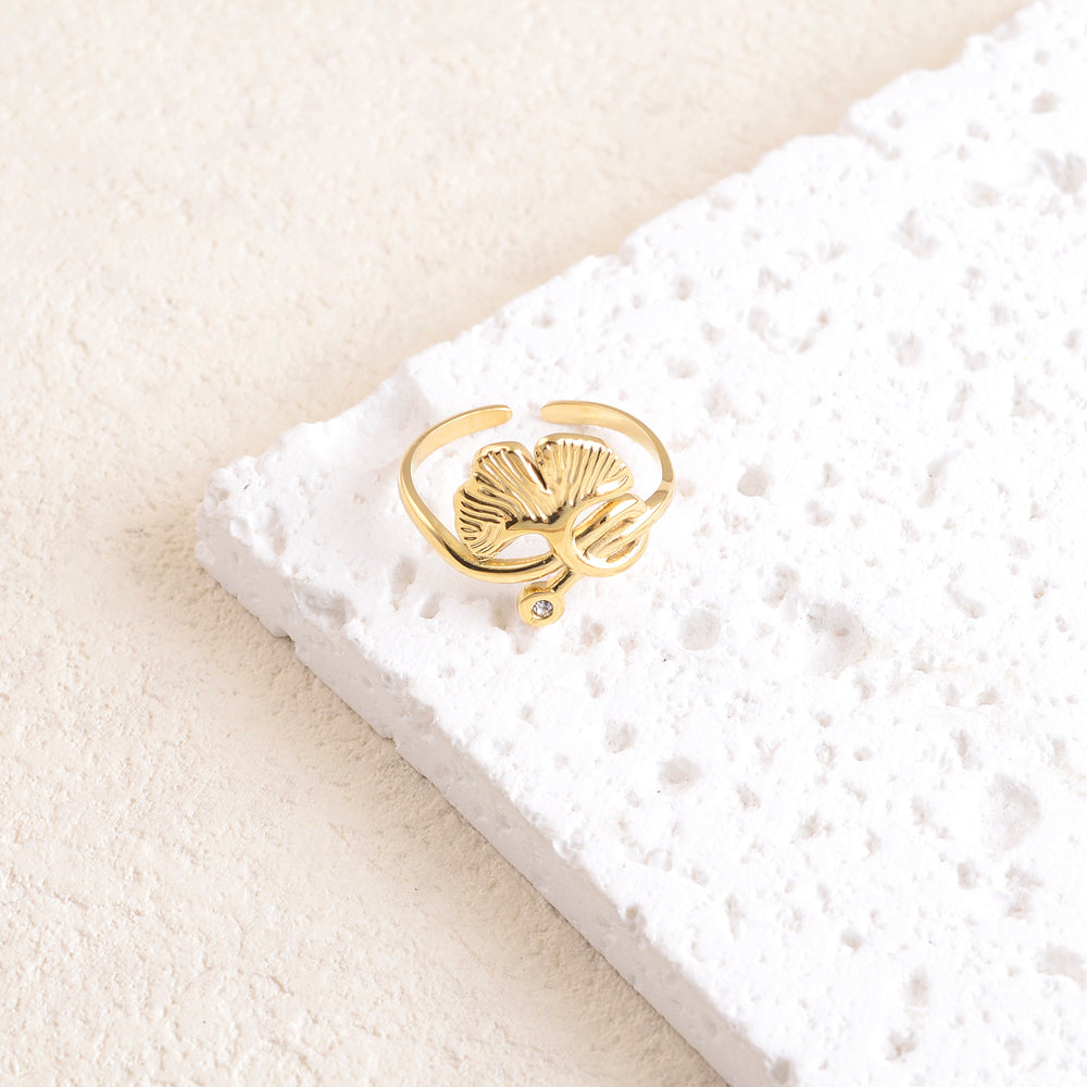 Bague avec feuille de ginkgo et strass