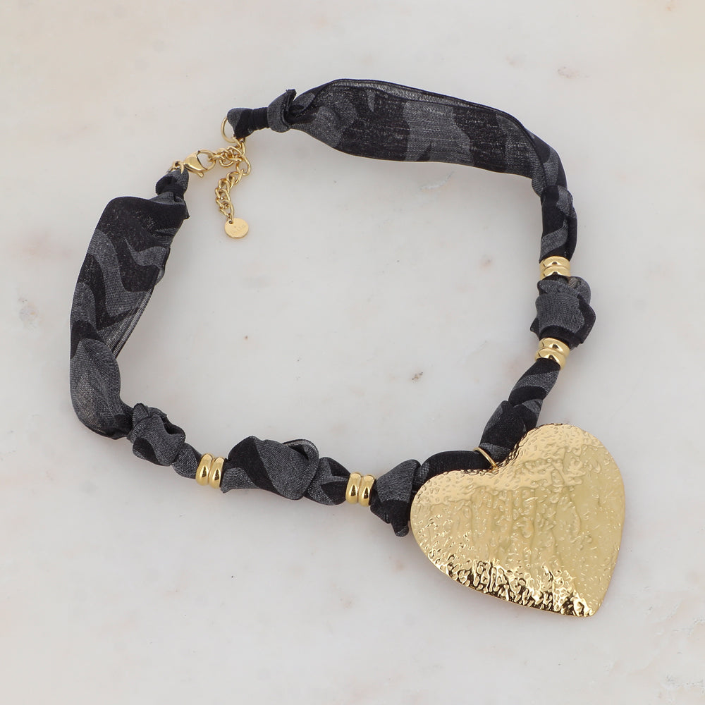 Collier sur ruban avec motif zèbre et cœur martelé 39+5 cm
IKS3225NX0680