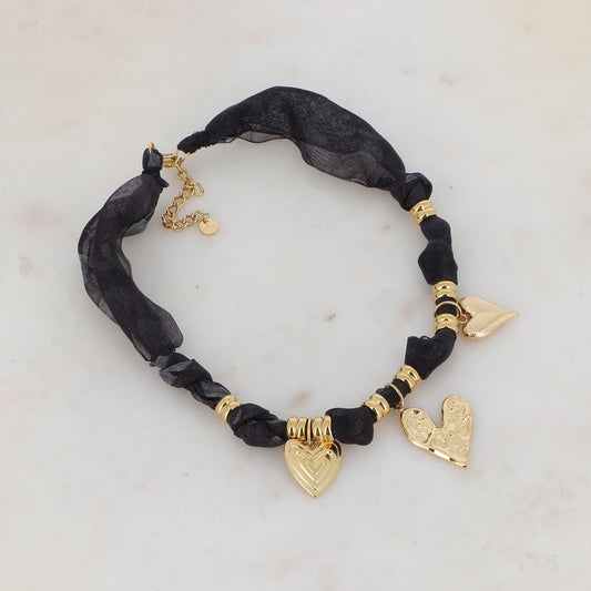 Collier sur ruban avec motif zèbre et 3 pendentifs forme cœur 39+5 cm