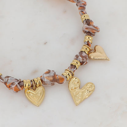 Collier sur ruban avec motif léopard jaune et 3 pendentifs forme cœur 39+5 cm