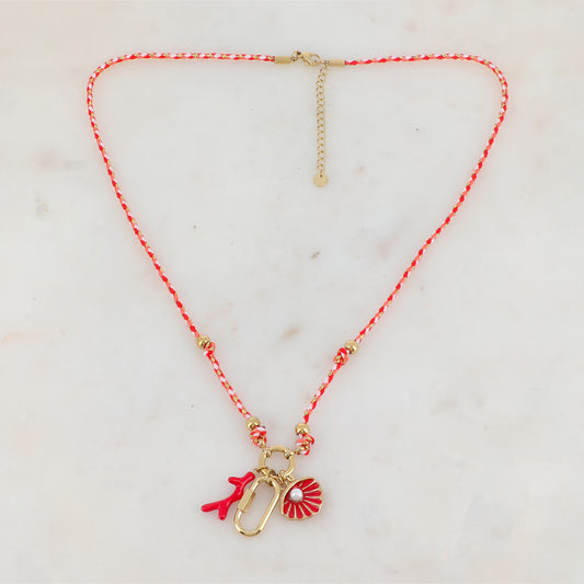 Collier sur cordon avec anneau rectangulaire, branche de corail émaillé et coquillage émaille orné d'une perle en résine (51+5CM)