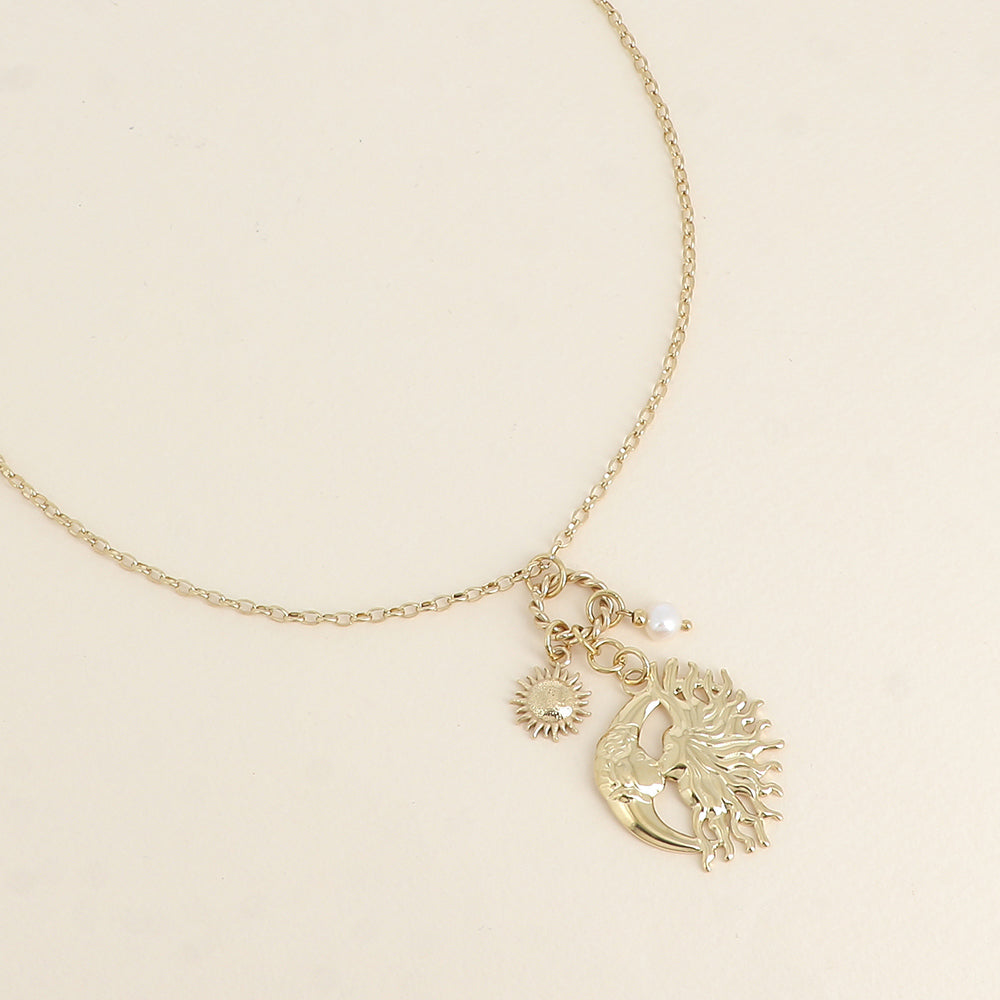 Collier - 3 pendentifs, perle d'eau douce, soleil et charm's muse 45+7 cm