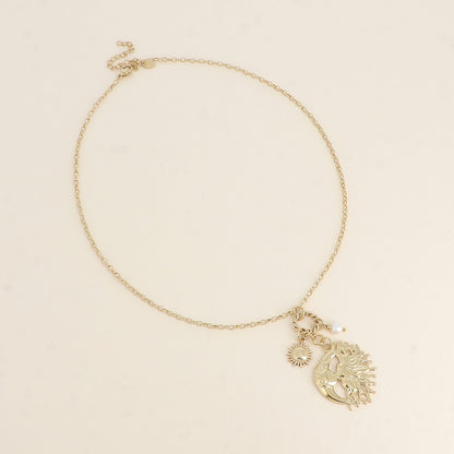 Collier - 3 pendentifs, perle d'eau douce, soleil et charm's muse 45+7 cm