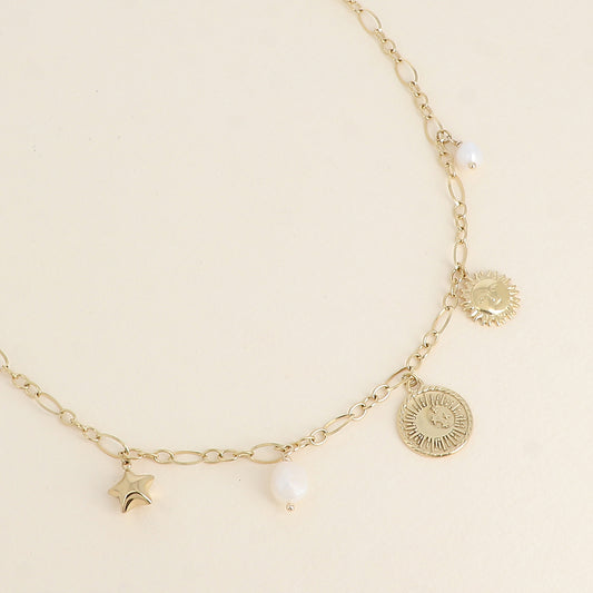 Collier - maille ovale alternée, breloques (étoile, éclipse, soleil) et perles de résine blanche 55+5 cm