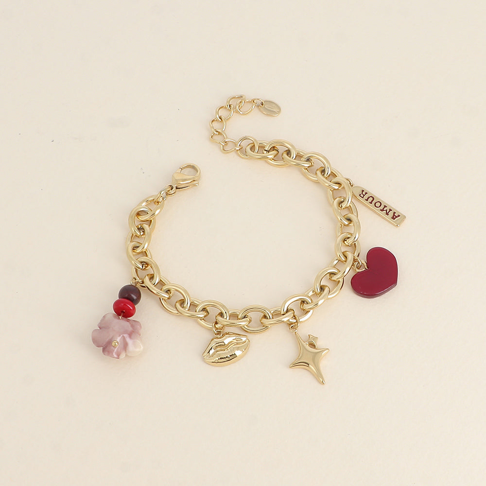 Bracelet - pendentifs (bouche, étoiles, rose et coeur en résine, perles, plaquette AMOUR) (17+3 cm)