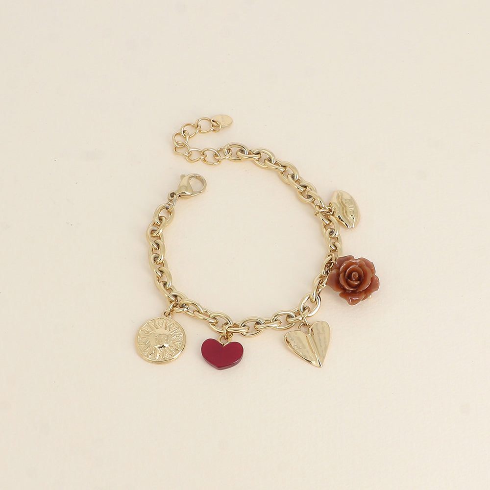 Bracelet - breloques diverses (soleil, cœur en résine, cœur incurvé, rose en résine, bouche) (17+3 cm)