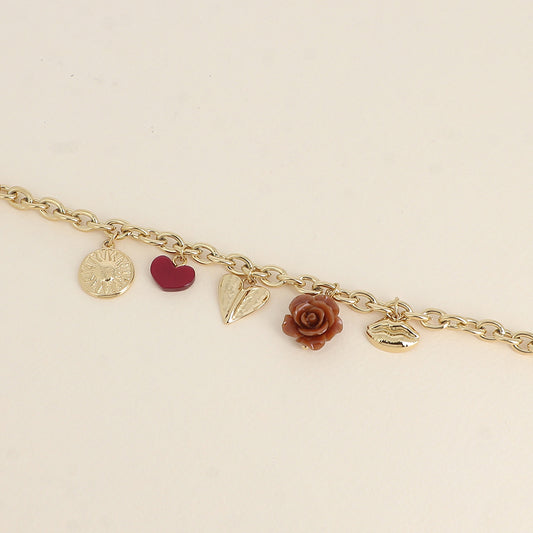 Bracelet - breloques diverses (soleil, cœur en résine, cœur incurvé, rose en résine, bouche) (17+3 cm)