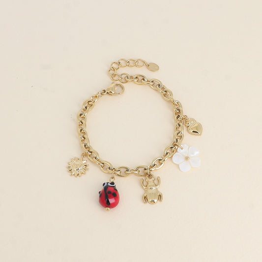 Bracelet - pendentifs (soleil, coccinelle en céramique émaillée, scarabée, fleur nacrée, cœur) (17+3 cm)