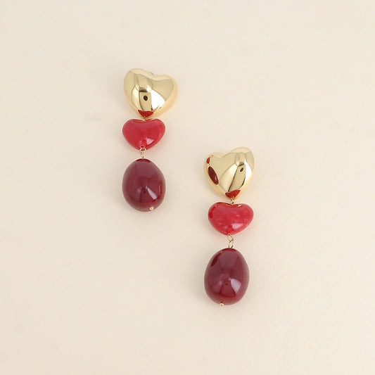 Boucles pendantes - cœurs et perle en résine rouge 20x75 mm