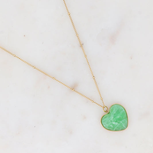 Collier doré avec pampille cœur en résine verte 45+5 cm
