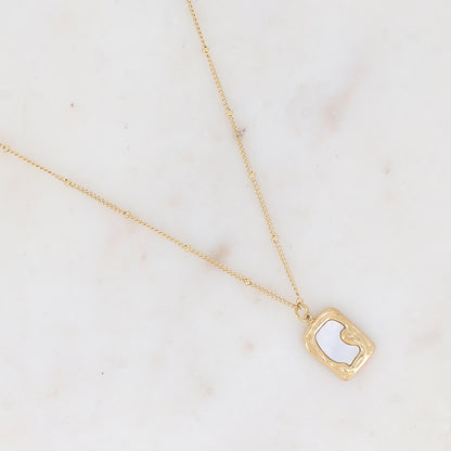 Collier doré avec pampille rectangulaire ornée d'une nacre 45+5 cm
