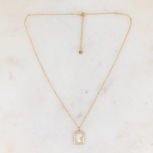 Collier doré avec pampille rectangulaire ornée d'une nacre 45+5 cm