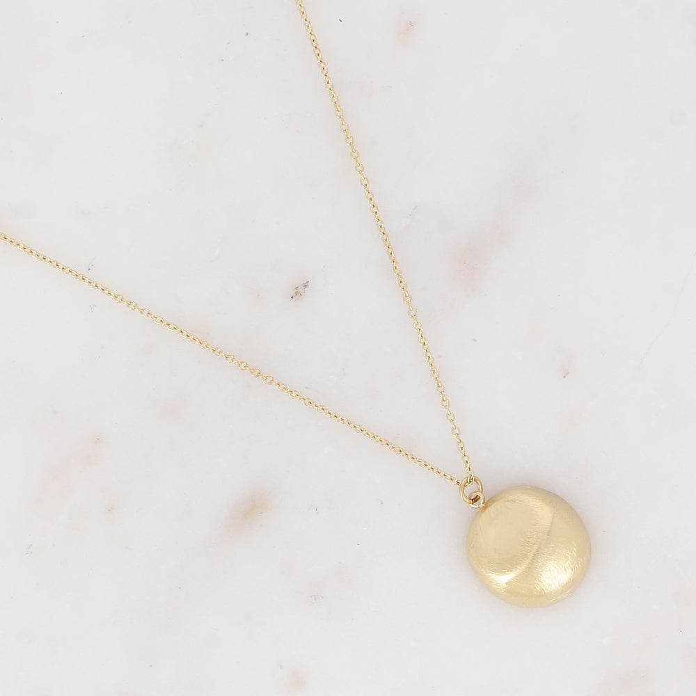 Collier doré avec pampille géométrique brossée 40+5 cm