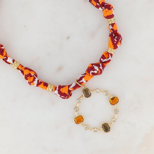 Collier sur ruban rouge orange avec pendentif anneau serti de strass blancs et de pâtes de verre marrons mixtes 39+5 cm
