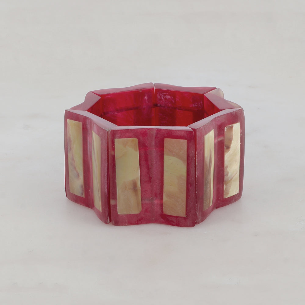 Manchette élastique en résine avec feuille de nacre Diamètre relatif : 5,7 cm - Hauteur : 4,2 cm