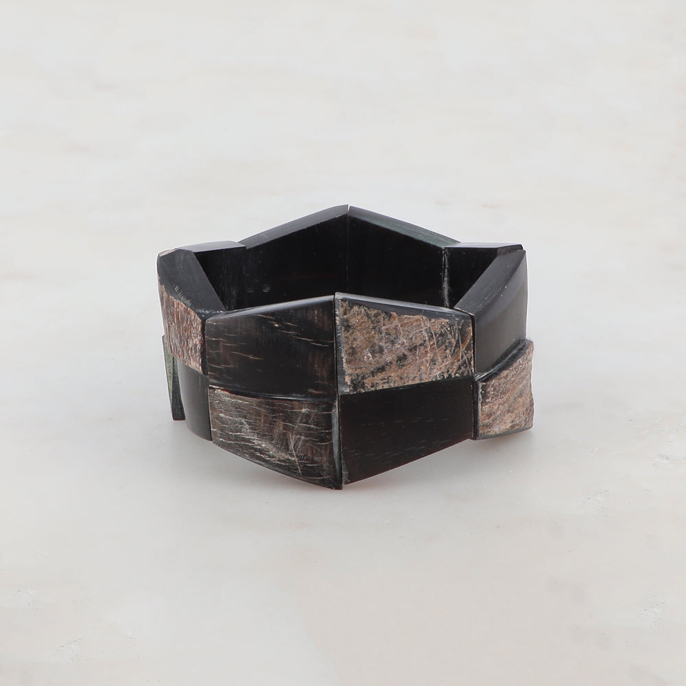 Manchette élastique en corne de buffle Diamètre relatif : 5,7 cm - Hauteur  : 4,2 cm