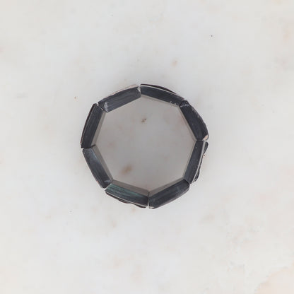 Manchette élastique en corne de buffle Diamètre relatif : 5,7 cm - Hauteur  : 4,2 cm
