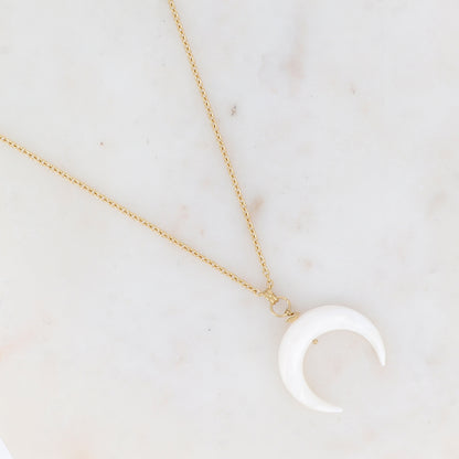 Sautoir avec pendentif forme croissant de lune en nacre (80+10CM)