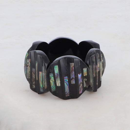 Manchette élastique en résine avec feuille de nacre Diamètre relatif : 5,7 cm - Hauteur : 4,2 cm