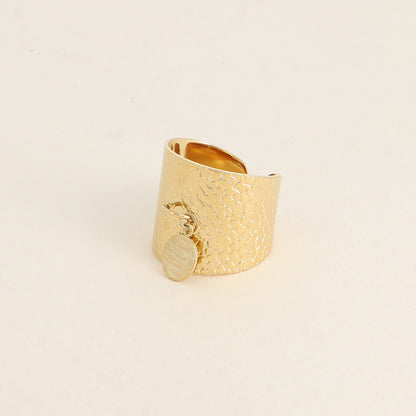 Bague large - anneau motif écaille et pampille ronde texturée