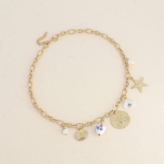 Collier - pendentifs (résine, coquillage, cœur en céramique émaillée fleurie, tortue, nacre, perle d'eau douce) 40+5 cm