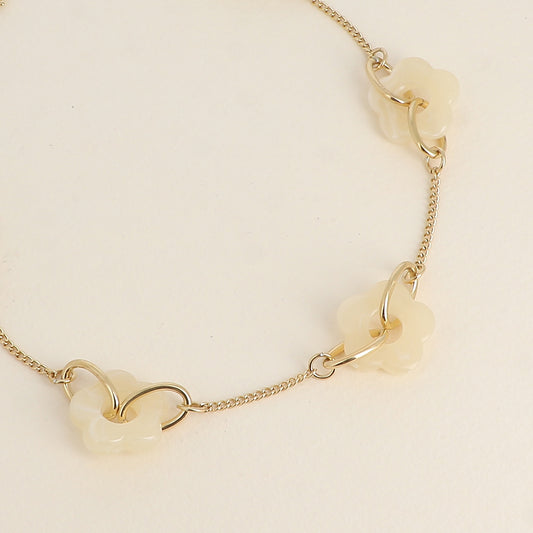 Collier - 5 fleurs de résine - Beige 40+5 cm