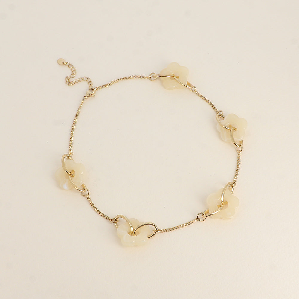 Collier - 5 fleurs de résine - Beige 40+5 cm