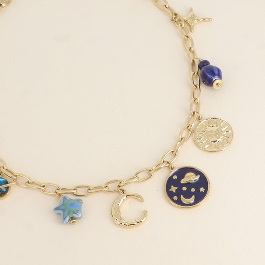 Collier - maille aux anneaux ovales allongés, croissant de lune, perles en céramiques, ciel étoilée émaillée, soleil 40+5 cm