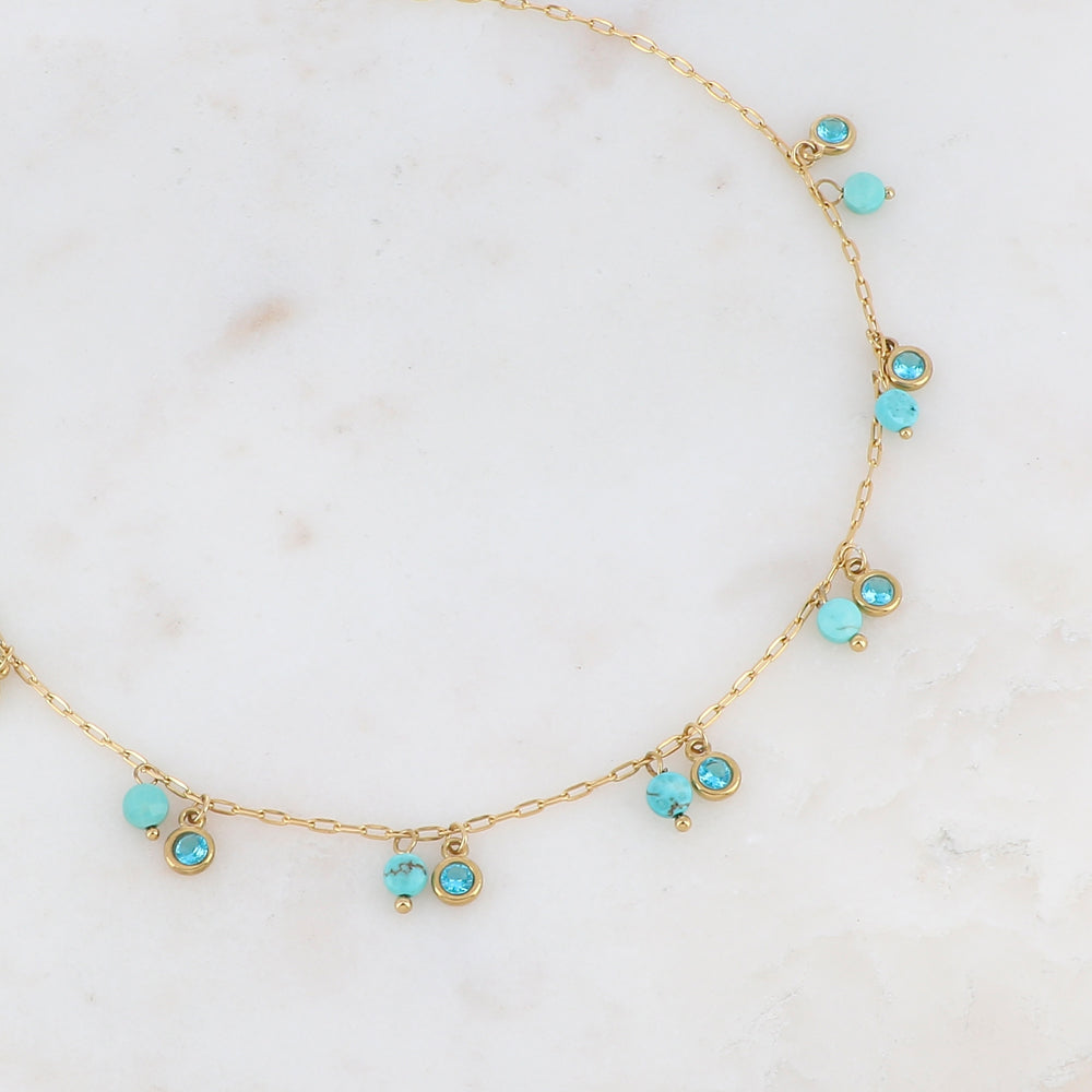 Collier doré embelli de pierres et de strass turquoises 38+5 cm