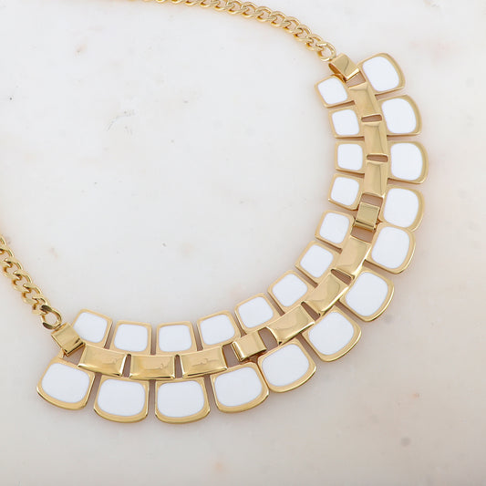 Collier en grosse maille avec pendentif aux motifs géométriques émaillés (40+5CM)