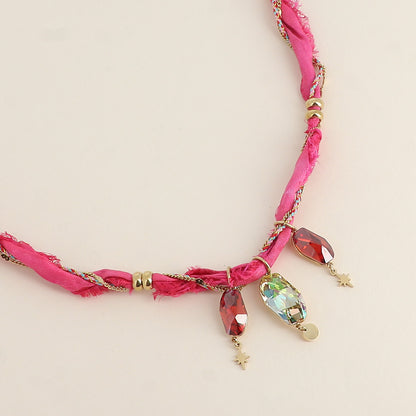 Collier sur tissu et chaîne - orné de 3 cristaux de Swarovski® - Luminous green