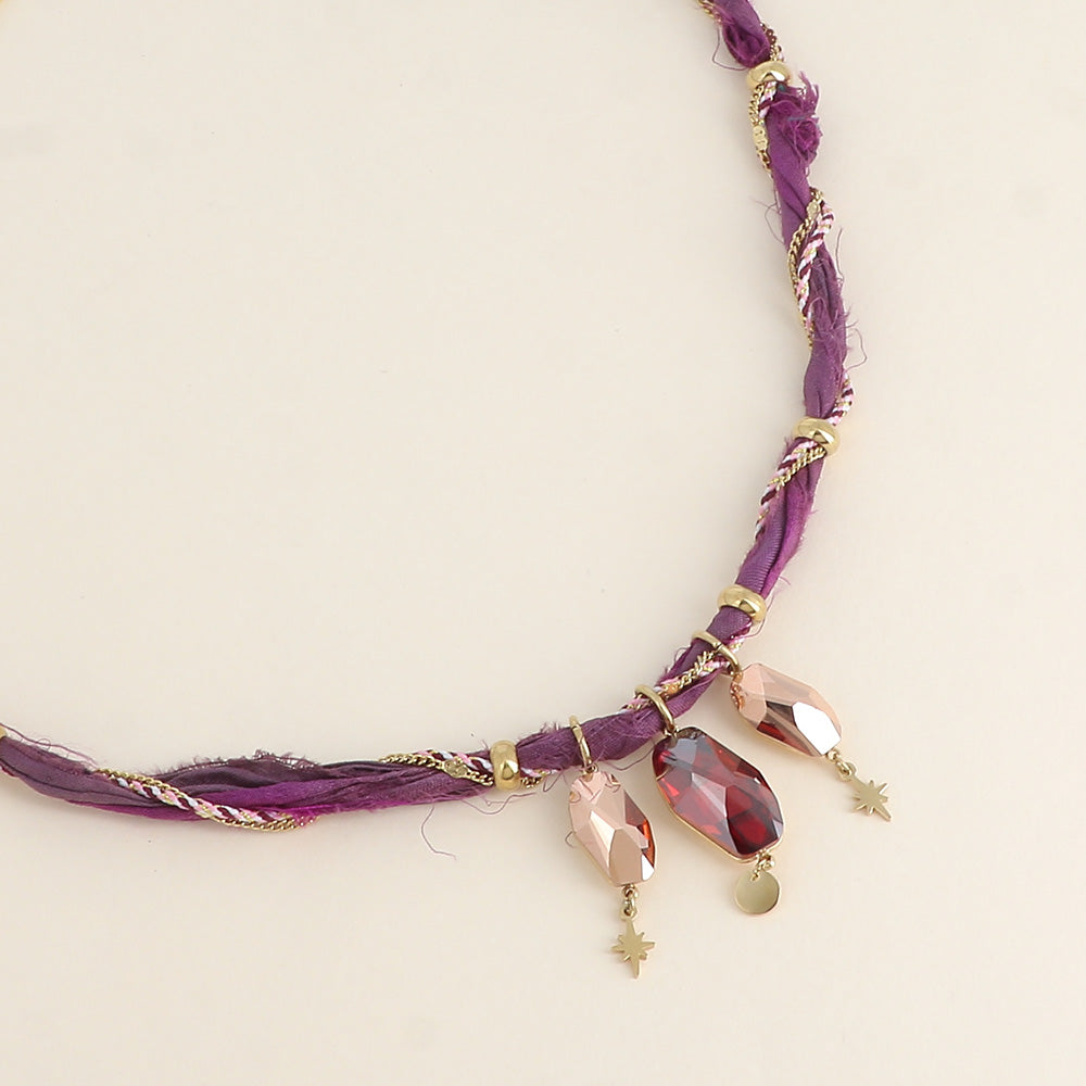 Collier sur tissu et chaîne - orné de 3 cristaux de Swarovski® - Red magma