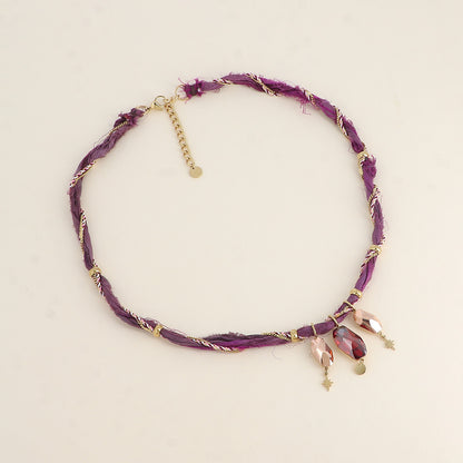 Collier sur tissu et chaîne - orné de 3 cristaux de Swarovski® - Red magma