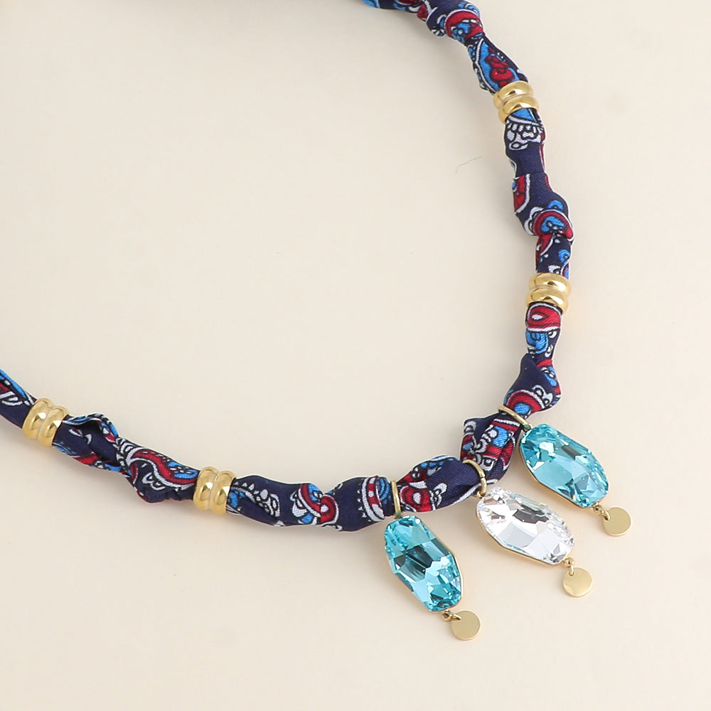 Collier sur tissu - orné de 3 cristaux de Swarovski® - Crystal - Taille: 39+5 cm