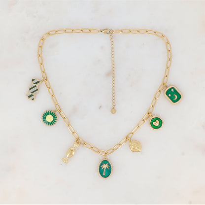 Collier en maille avec bonbon émaillé, fleur émaillée, bonbon, pampille ovale émaillée avec motif palmier, cerise, pampille ronde émaillée avec motif cœur et pampille rectangulaire émaillée avec motif lune et étoile (38+7CM)