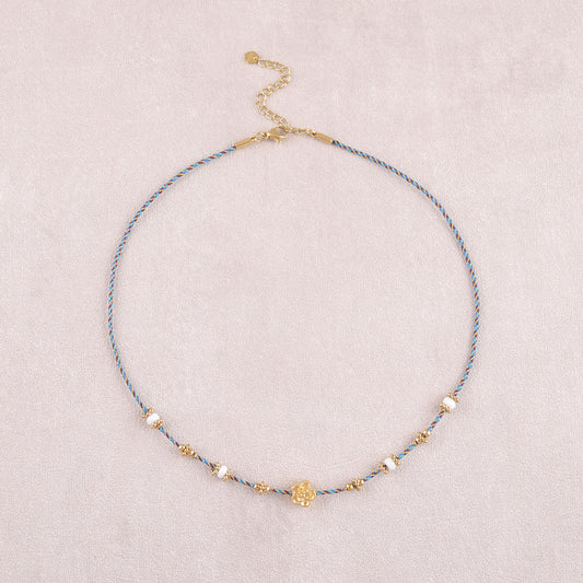 Collier sur cordons colorés avec pendentif fleur, perles en pâtes de verre (39+5CM)