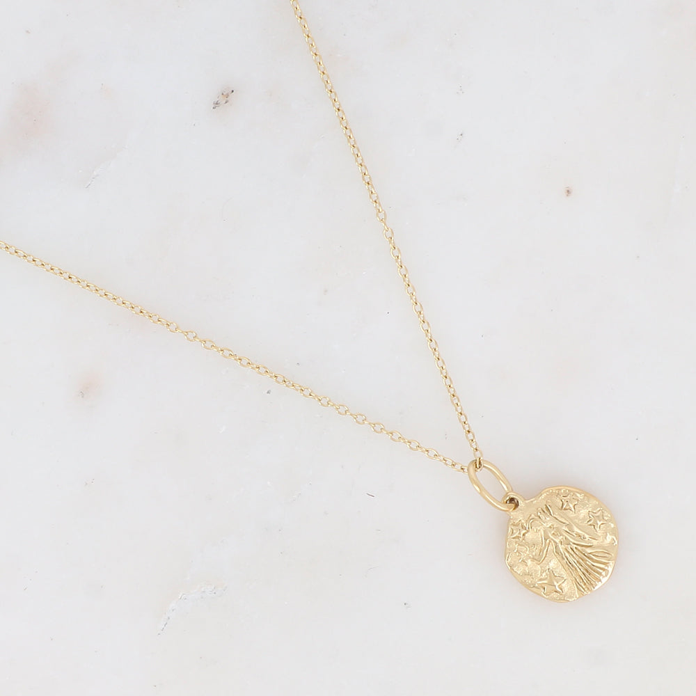 Collier doré avec pendentif signe astrologique Vierge avec gravure au dos : "PROTECT-ME" 40+5 cm