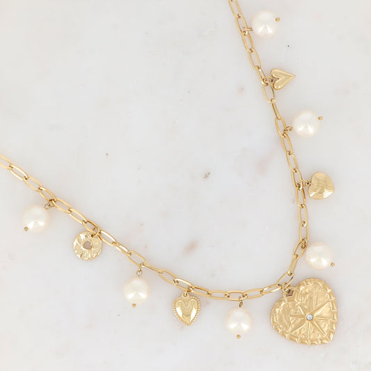 Collier en maille avec cœurs et perles en résine effet nacre (38+7CM)