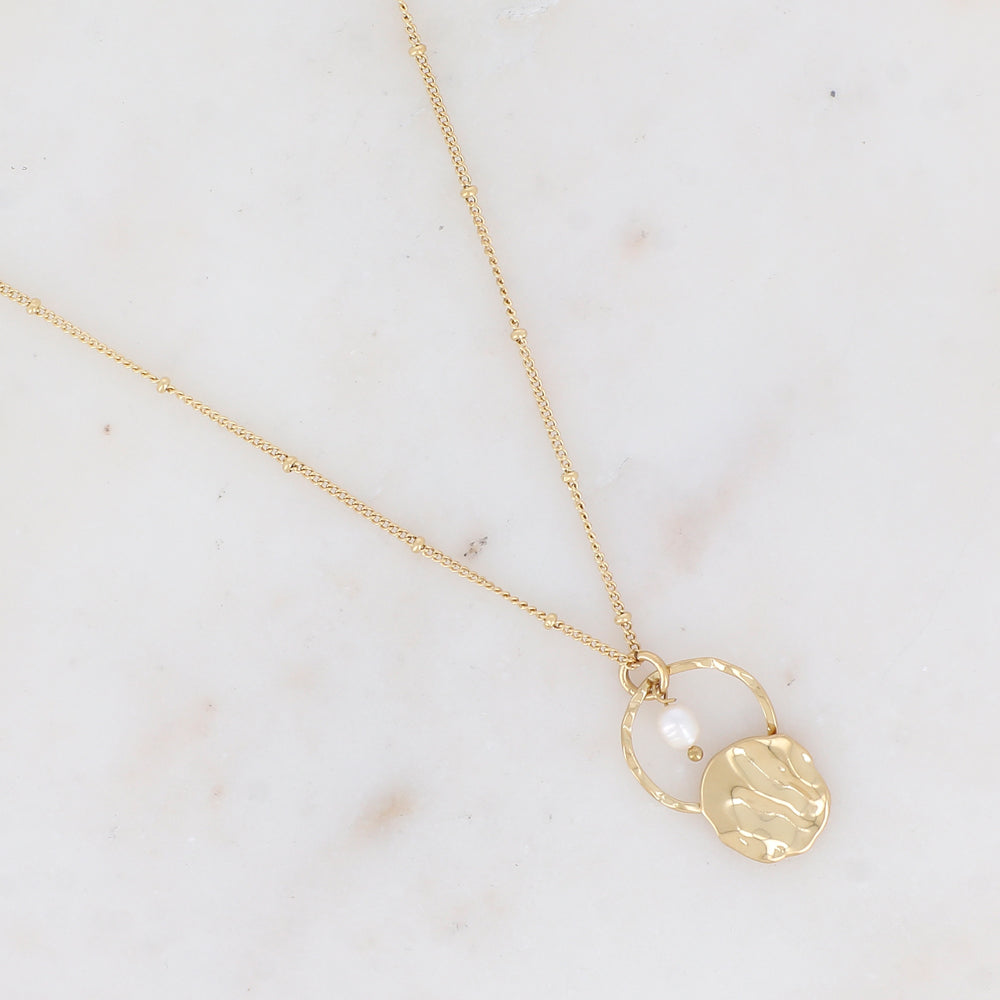 Collier avec pampille géométrique texturée et perle d'eau douce 45+5 cm